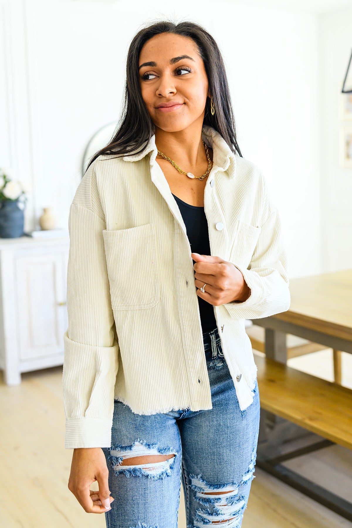 Make your mornings a little easier with versatile pieces like the Invested In You Corduroy Shacket! This shirt-meets-jacket features a lightweight corduroy shaping a collared neckline that falls into a functional button front. Slouchy long sleeves frame the slightly cropped bodice, that boasts a frayed hem and chest patch pocket. S - 3X