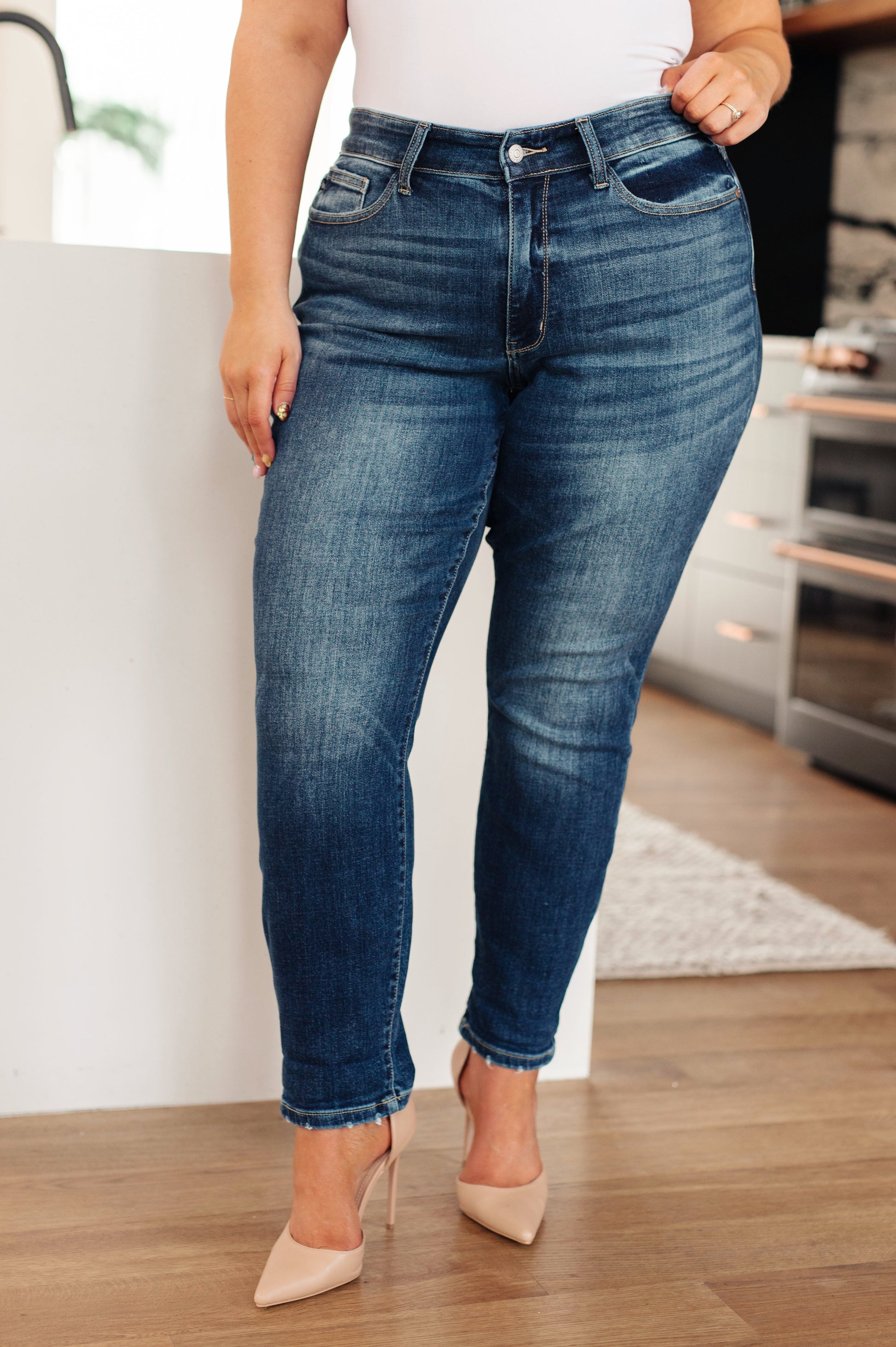 The London Boyfriend Jeans are your go to for any event life throws at ya! Made from a stretchy medium wash denim, it's hard to go wrong. Featuring a mid-rise waist with a five pocket cut, zipper fly and a loose fit-slightly tapered leg that cuffs, these classic jeans are going to become a closet staple.