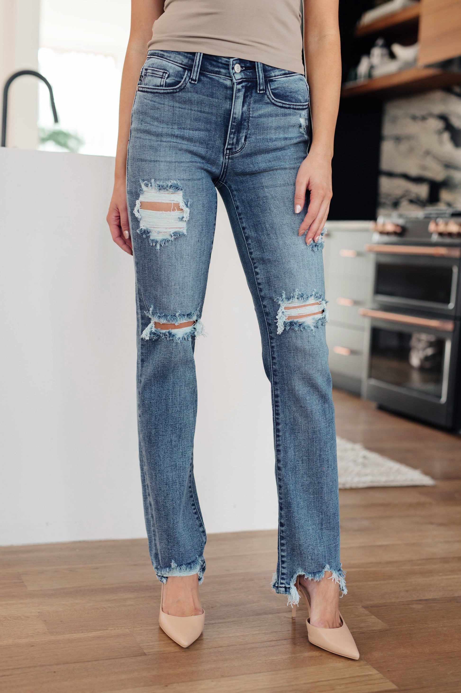 The O'Hara Destroyed Straight Jeans have the perfect balance of style, versatility, and timelessness! Featuring a stretch denim that shapes a mid rise waist with a five pocket cut and zipper fly. A slim fit through the thigh flares out at the ankle creating a straight cut silhouette. To top it off- these jeans have the perfect amount of distressing for an effortless cool girl look! 0 - 24W