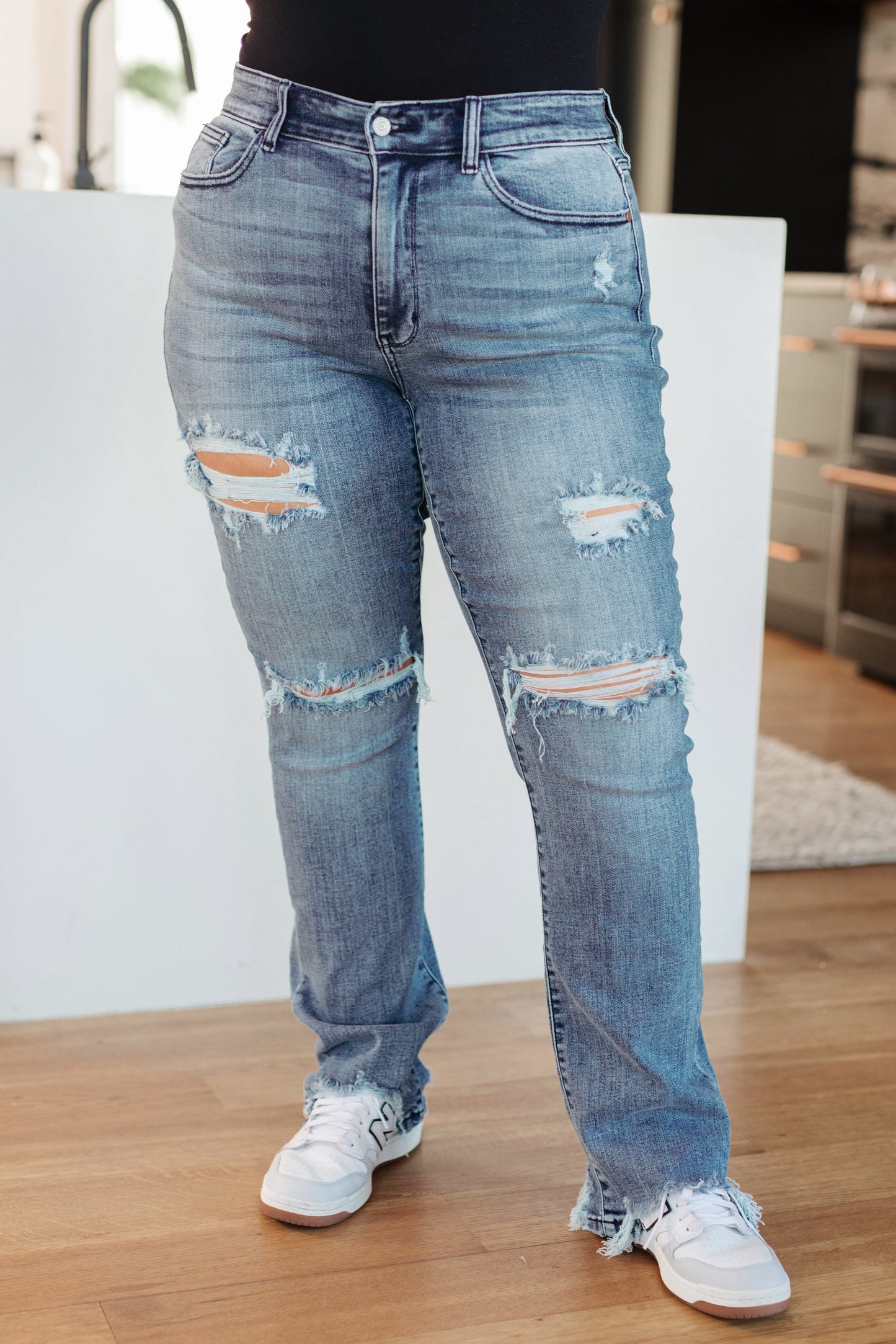 The O'Hara Destroyed Straight Jeans have the perfect balance of style, versatility, and timelessness! Featuring a stretch denim that shapes a mid rise waist with a five pocket cut and zipper fly. A slim fit through the thigh flares out at the ankle creating a straight cut silhouette. To top it off- these jeans have the perfect amount of distressing for an effortless cool girl look! 0 -24W