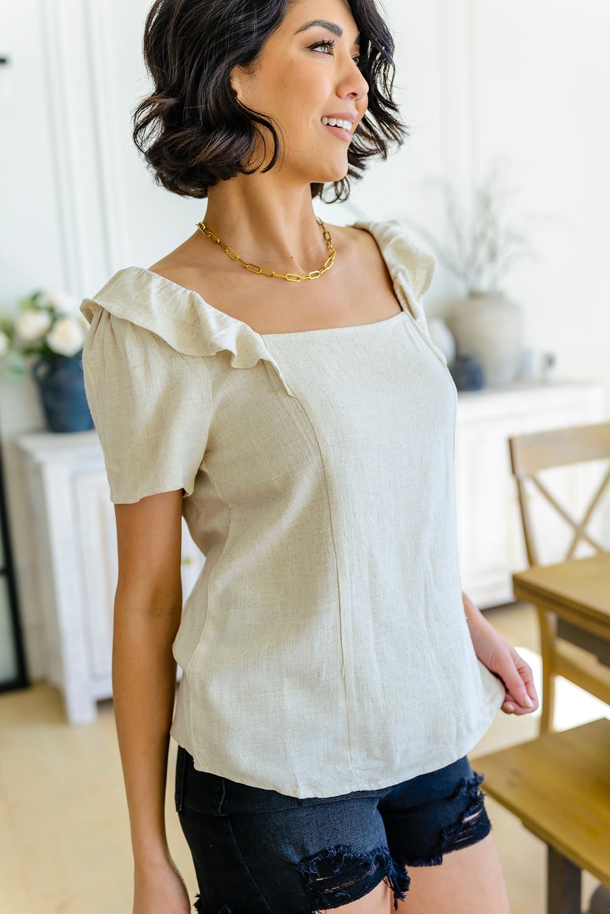 The Old Town Moments Top is so simple yet cute and will pair well with any bottoms! The square neckline and ruffle detail at the shoulders gives this top a feminine yet classy element. We promise you're going to love it! S -3X