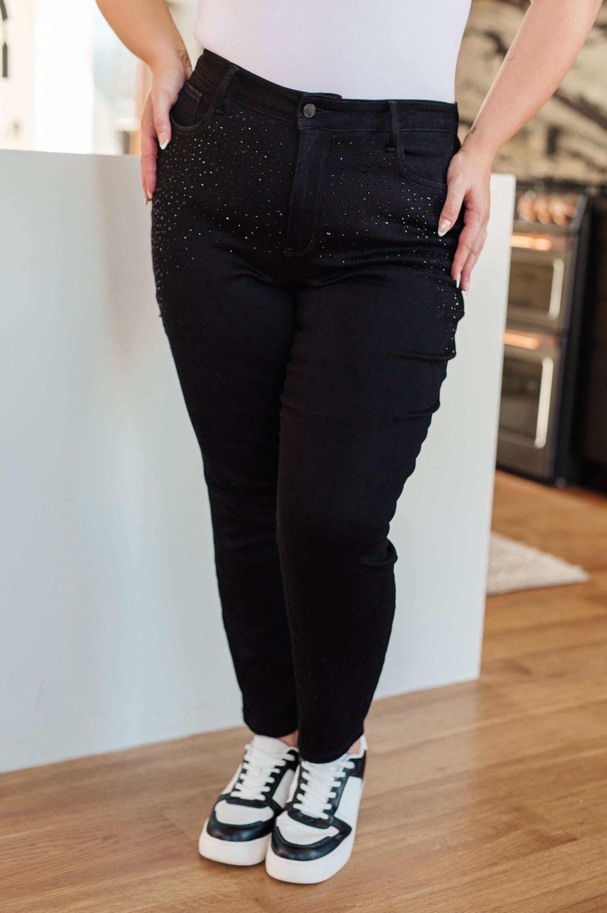 Unlock your unique style with Reese Rhinestone Slim Fit Jeans! Their high-rise fit and stretchy denim ensure comfort while the rhinestones add sophisticated flair. Bring out your inner sparkle and elevate your look!0 - 24W