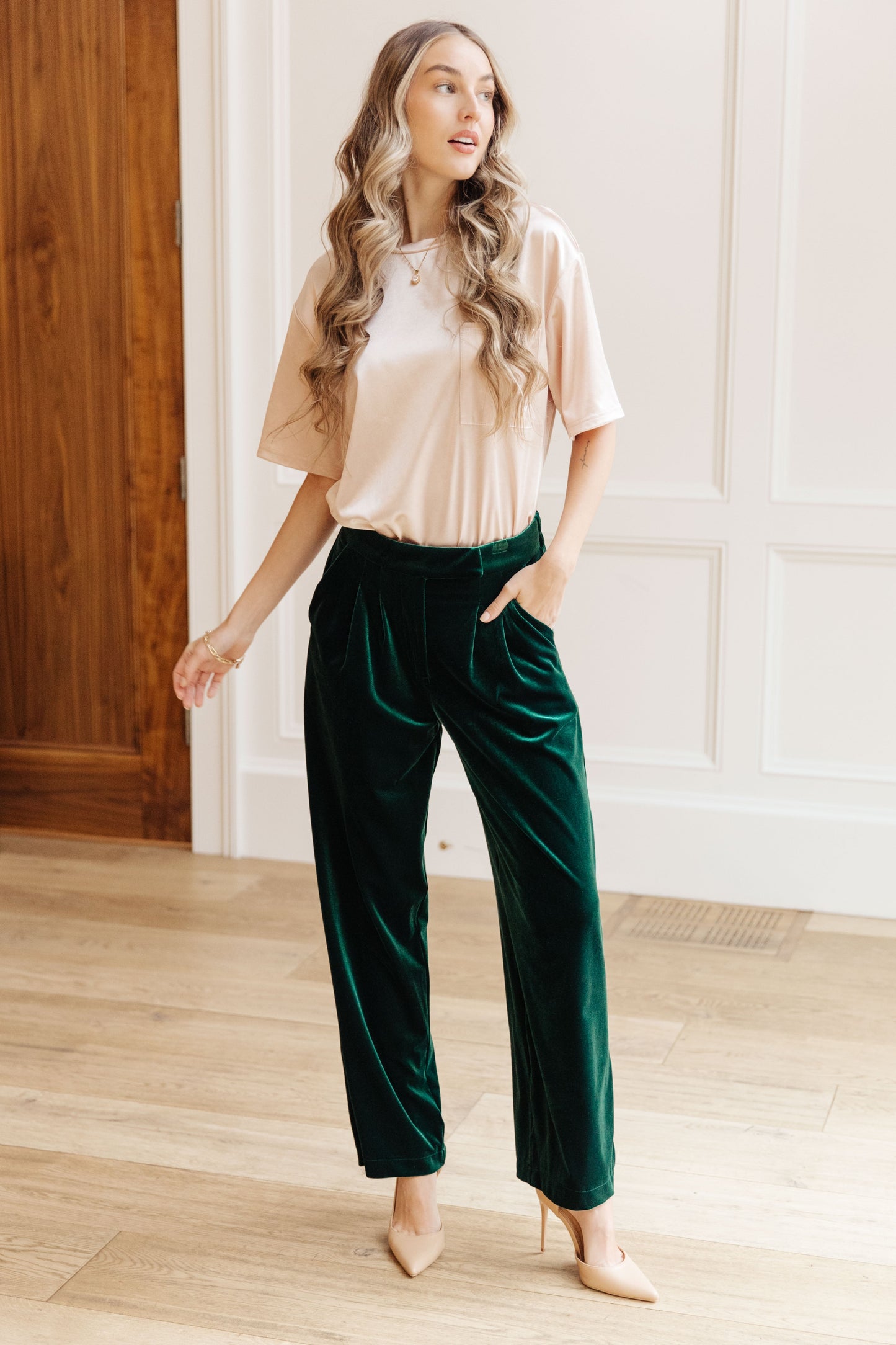 Achieve effortless elegance with the Champagne Problems Satin Top. Its silky fabric will make you feel luxuriously comfortable, while its boxy fit and patch pocket give it a timelessly stylish finish. A perfect addition for any wardrobe. S - 3X