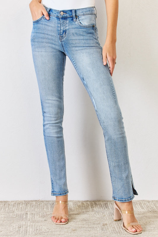 These jeans offer both style and comfort, hugging your curves while ensuring freedom of movement. The sleek side slit detail adds a modern twist, elevating the classic bootcut silhouette. Featuring a chic zip fly and a regular hem, these jeans exude sophistication. 1-20W