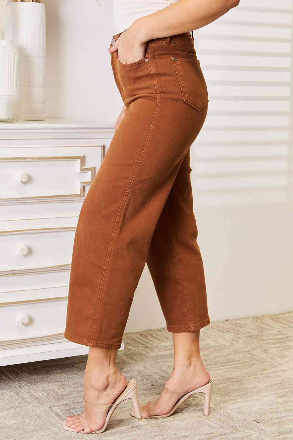 Create a chic and modern look with these classic, straight-leg cropped jeans. The cropped length adds a fashionable twist while the straight leg cut provides a timeless and flattering silhouette. Perfect for pairing with a variety of tops and shoes, these jeans are a stylish choice for any occasion.
